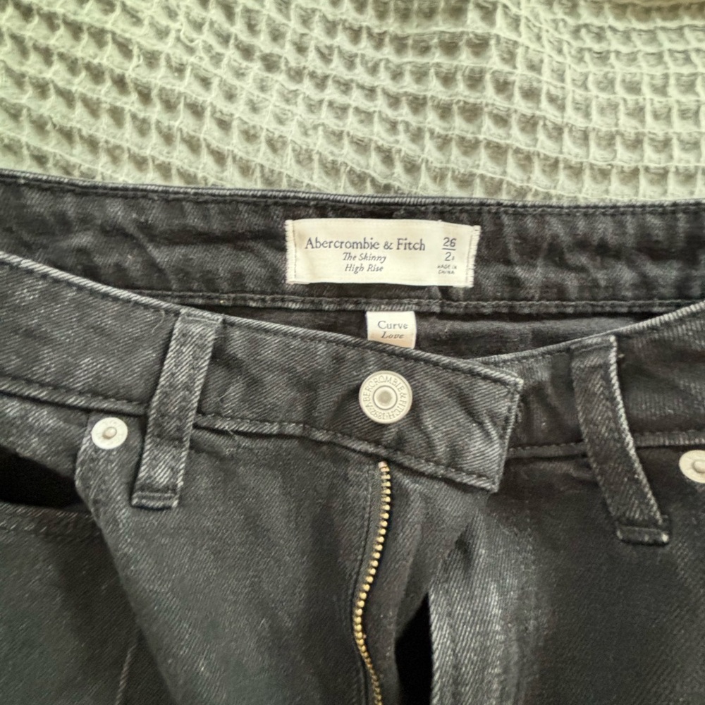 abercrombie and fitch - skinny high rise curve love jeans. size 26.